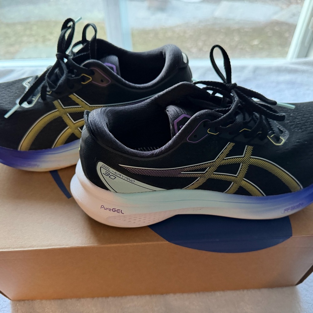 ASICS Women's Black Running Shoe with Blue-Purple Gradient Midsole 9.5 Wide - Picture 10 of 12